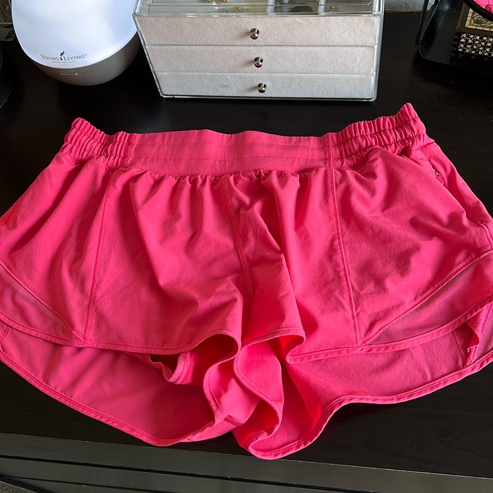 Lululemon hotty hot low rise shorts